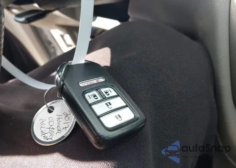 2017 Honda Odyssey Se z USA, uszkodzony, nr VIN 5FNRL5H38HB026269